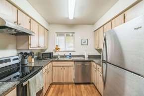 Modern & Spacious Apartment Just 5 Mins from DT